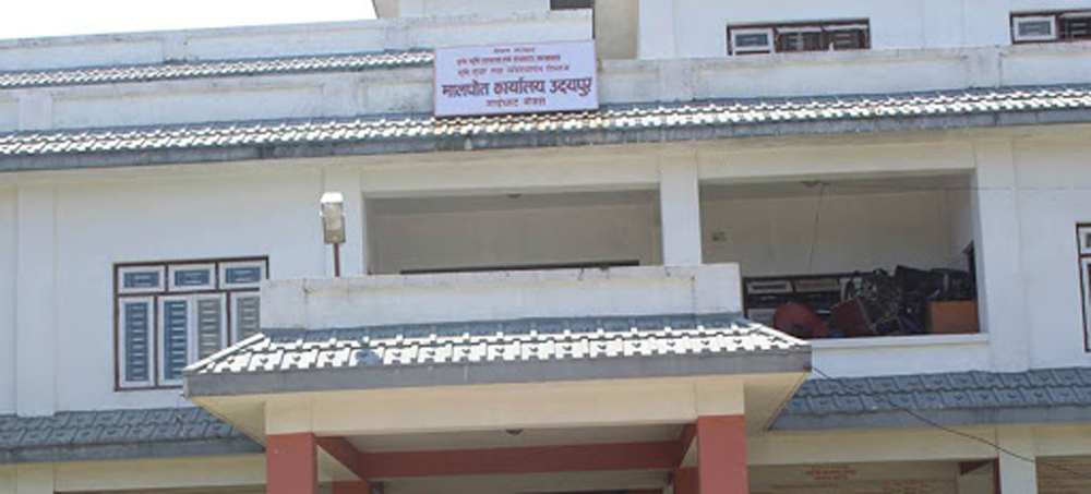 मालपोत कार्यालय उदयपुरका १ कर्मचारीमा कोरोना पुष्टि, १ हप्ताको लागि सेवा बन्द
