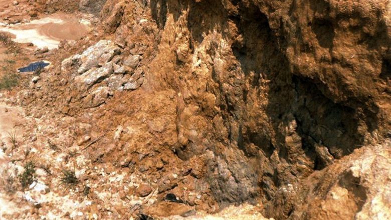 माटोको ढिस्कोले पुरिएर बालिकाको मृत्यु, पाँच जना घाइते