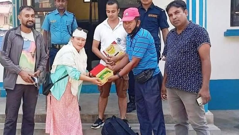 उदयपुरमा अटो चालकले ८ लाख बराबरको छुटेको गरगहनाको सामान धनिलाई खोजेर बुझाए