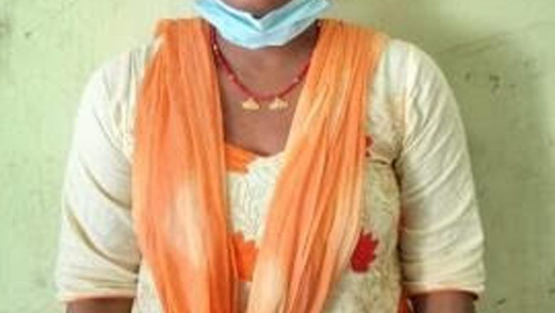 फरार प्रतिबादी महिला पक्राउ