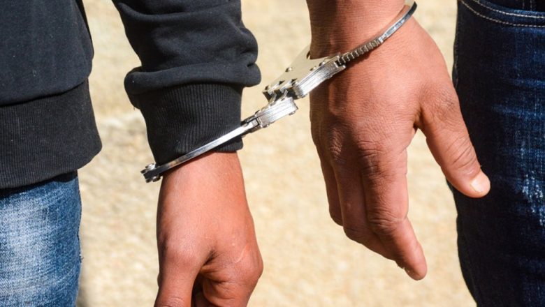 दुई वडा सदस्य घुस रकमसहित पक्राउ