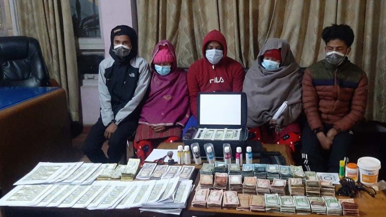 कोठामै छाप्दै आएका नक्कली नोट सहित ५ जनालाई प्रहरीले पक्राउ गर्यो