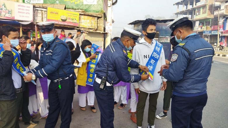 ट्राफिक सप्ताहको दोस्रो दिन उदयपुरमा विद्यार्थी संयमसेवक सहित पर्चा पम्पप्लेट वितरण तथा सचेतना