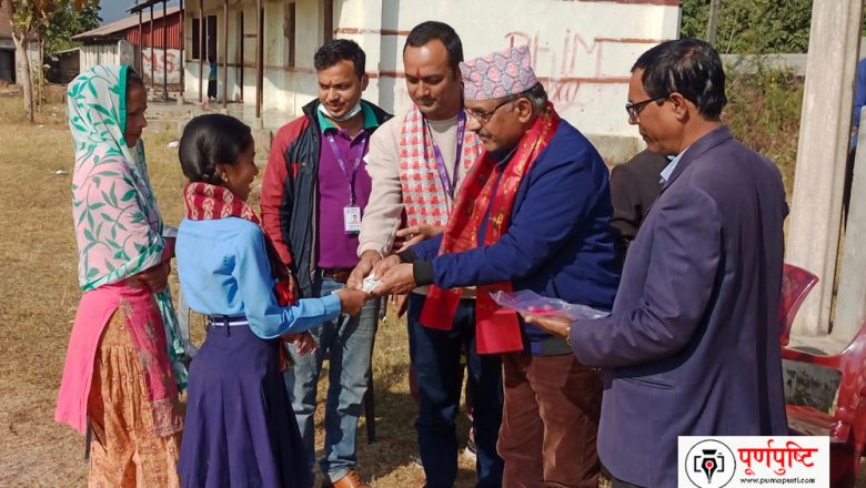 सिभिल बैँक गाईघाट शाखाद्धारा बार्षिक उत्सवको अवसरमा जेहेन्दार छात्रालाई छात्राबृति