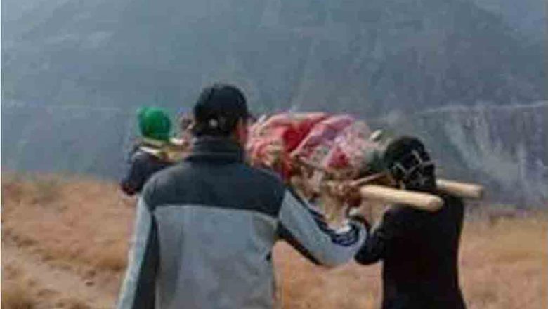पालिकाले बैंक खाता नभइ वृद्धभत्ता नदिने भएपछि खाता खोल्न हिँडेकी वृद्धाको बाटैमा मृत्यु