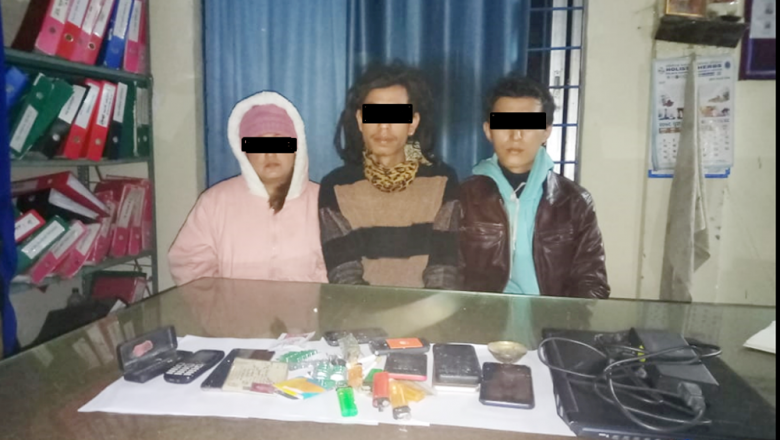 लागुऔषधसहित तीनजना पक्राउ