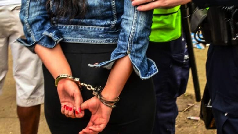 विराटनगरबाट काठमाडौं पुगेकी एक महिला स्रोत नखुलेको ५० लाखसहित पक्राउ