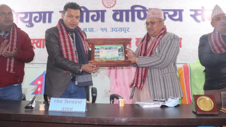 राष्ट्रिय दलित आयोगका केन्द्रीय सदस्य पुर्कुटीलाई त्रियुगा उद्योग बाणिज्य संघको सम्मान