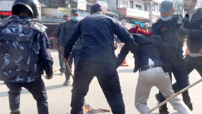 गाईघाटमा एमसीसीको बिरोधमा विद्यार्थीहरुले पुत्ला दहन सँगै सिडियो कार्यालय घेराउ गर्यो