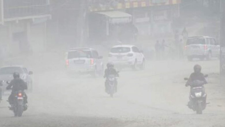 धुलो नियन्त्रण गर्न माग गर्दै सडक अवरुद्ध