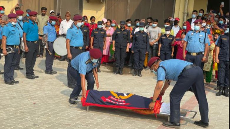 मोरङको लेटाङमा भएको घटनामा मृत्यु भएकि प्रहरी जवानको श्रद्धाञ्जली अर्पण