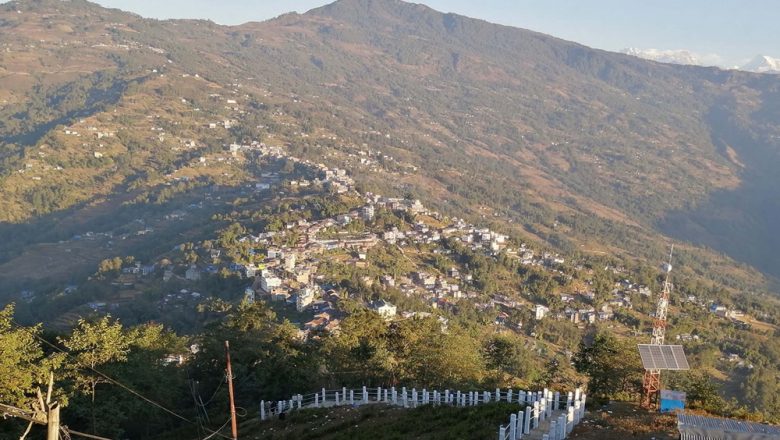 मझुवागढीबाट देखिएको दिक्तेल बजार