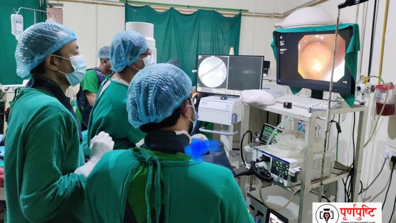 नोबेलमा पुनः सुरु भयो इआरसीपी, मुखबाट इण्डोस्कोप छिराएर निकालिदै पित्त नलीको पथरिया