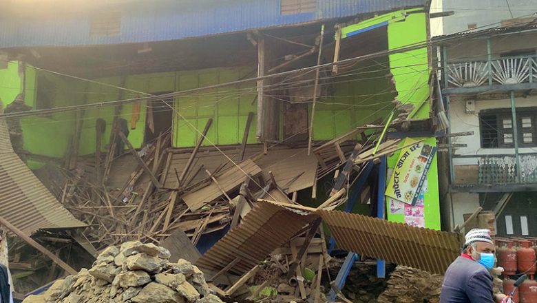 नाली निर्माण गर्दा घर भत्कियो
