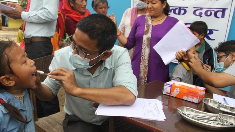 मोतिगडाको स्ट्याण्डर्ड भिजन बोर्डिङमा निशुल्क दन्त सिविर, अधिकांश विद्यार्थीमा दन्त समस्या