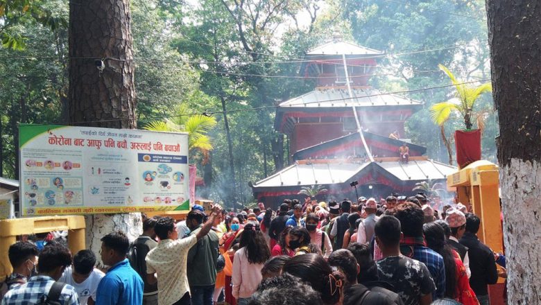 चैतेदसैँको अवसरमा कालिका मन्दिरमा दर्शनार्थीको घुइँचो