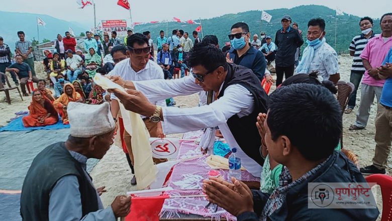 त्रियुगामा २६ जना एमाले, कांग्रेस तथा समादबादीका कार्यकर्ता गठबन्धनमा प्रवेश (नामावलीसहित)