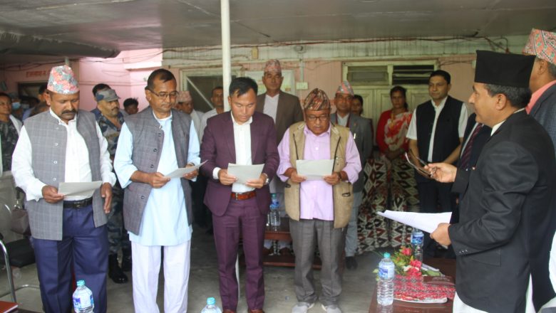 उदयपुरका ८ पालिका मध्ये नवनिर्वाचित ६ पालिकाका प्रमुखहरुलाई सपथ ग्रहण, फोटो सहित