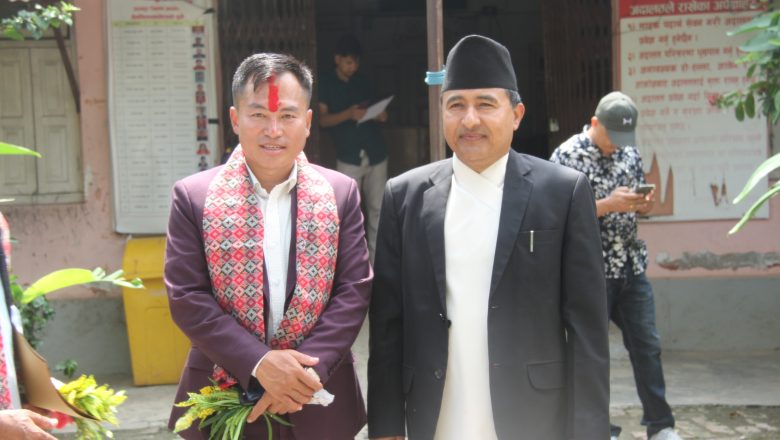 सपथ ग्रहणपछि कार्याकाल दोहोर्याउँदै पून : निर्वाचित लिम्चुङबुङका अध्यक्ष मेजर कुमार राई