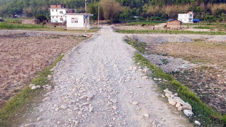 त्रियुगामा ग्राभेलको काम पनि अवरोध