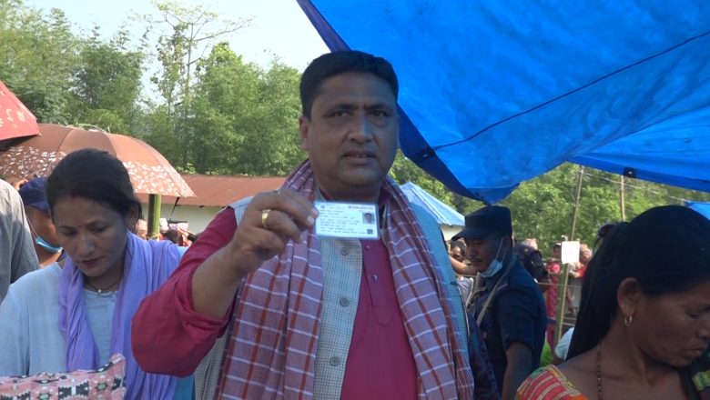 मन्त्री हिमाल कार्कीले गरे बालहित आधारभूत विद्यालय भाण्टावारी बाट मतदान