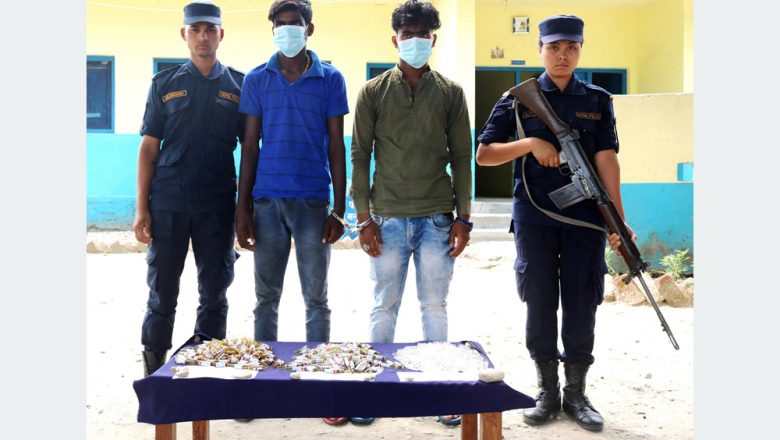 लागुऔषधसहित दुई भारतीय युवक पक्राउ