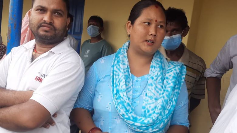 १२ नं का मतदाताहरुको आरोप : नंङमा मसि मात्र लगाईदिए, मतदान अधिकृत आफैले मतदान गरे