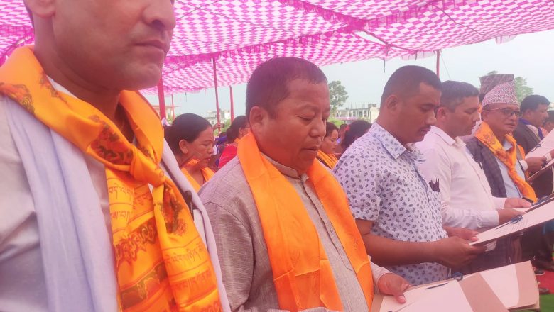 त्रियुगाको मेयर सहित १६ ओटै वडाका जनप्रतिनिधिहरुले लिए सपथ