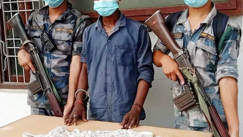 चाँदीका गहनासहित भारतीय नागरिक पक्राउ