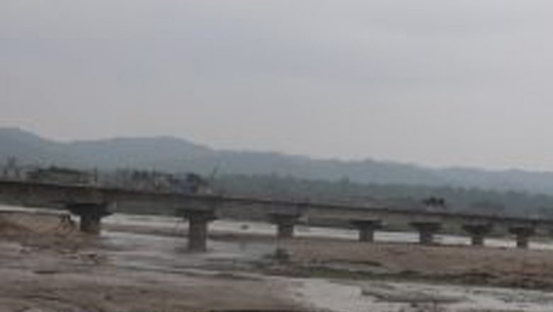 उदयपुरको नदीजन्य पदार्थ उत्खनन हुँदा पुल जोखिममा