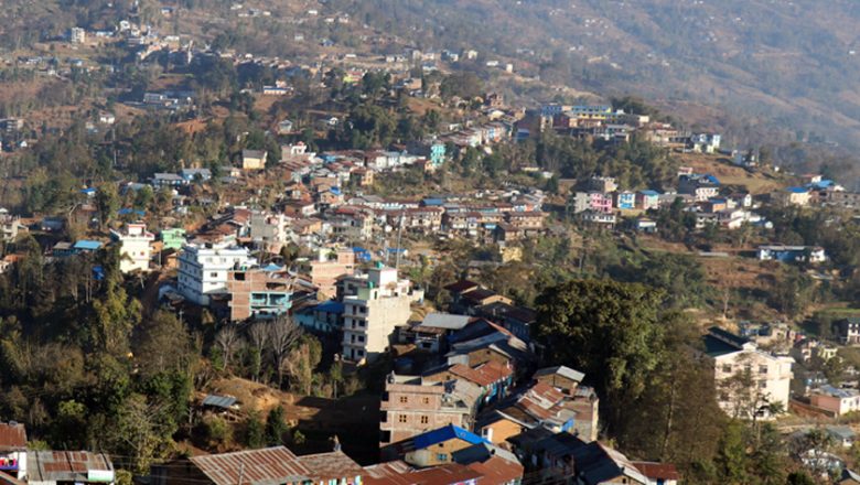 खोटाङमा ठेकेदारको लापरवाही : करोडौँको योजना पहिराका जोखिममा