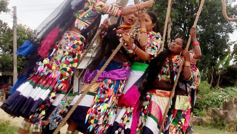 राना थारु गाउँमा सुरु भयो सावनको डोलाको रौनक