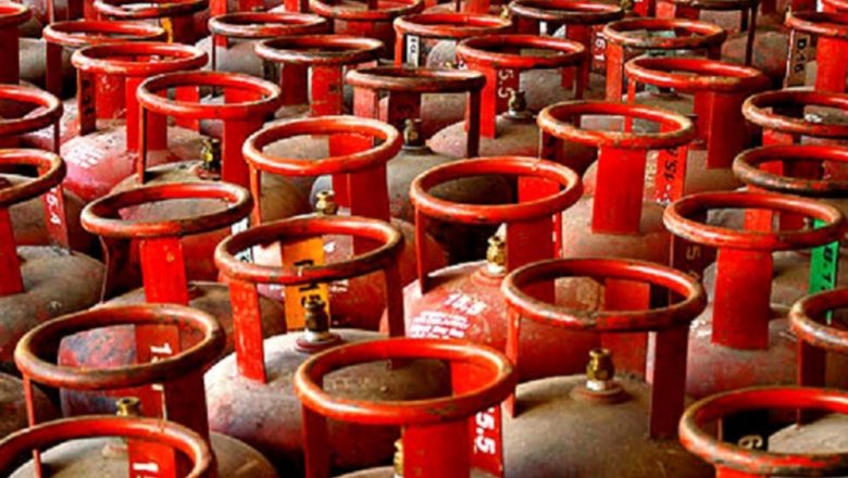 सिंहदरबारमा ग्यास सिलिण्डर लैजान रोक