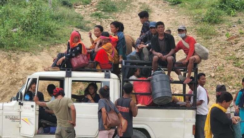 कटारीको पहाडी भेगमा जोखिम मोलेर यात्रा, ट्राफिक प्रहरी र चालकको लापर्वाही
