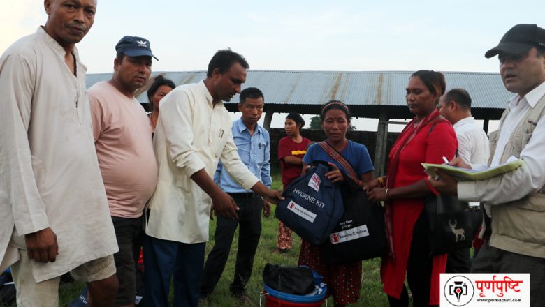 सप्तकाेशी प्रभावितलाई सेभ द चिल्ड्रेन र वाल विकास समाज उदयपुरकाे सहयोग