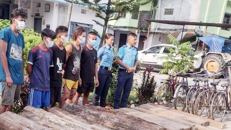 साइकलमा काठ तस्करी गरी ओसारपसार गर्ने ५ जना पक्राउ