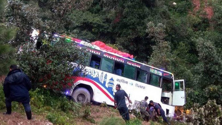 काठमाडौंबाट दमकका लागि छुटेको बस चुरियामा दुर्घटना : २ को मृत्यु, ३६ घाइते