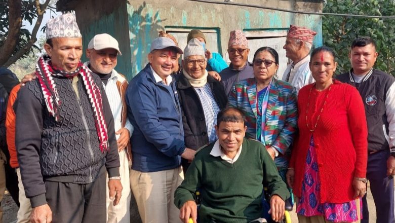मेरुदण्डका बिरामीहरुलाई व्यक्तिगत सहयोगमा ह्विलचियर प्रदान