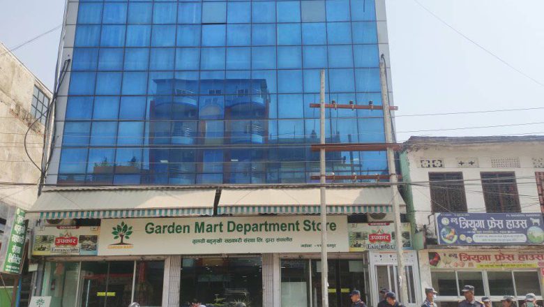 बचतकर्ताको आक्रोशले तुलसीको सबै कार्यालय र स्टोरहरु बन्द