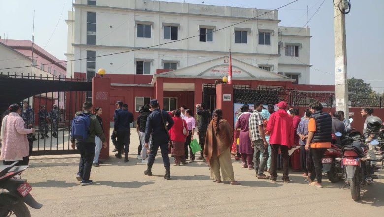 तुलसी सहकारीलाई आफ्नो बचत फिर्ता माग्दै गाईघाटका व्यापारीले बुझाए प्रशासनलाई निवेदन