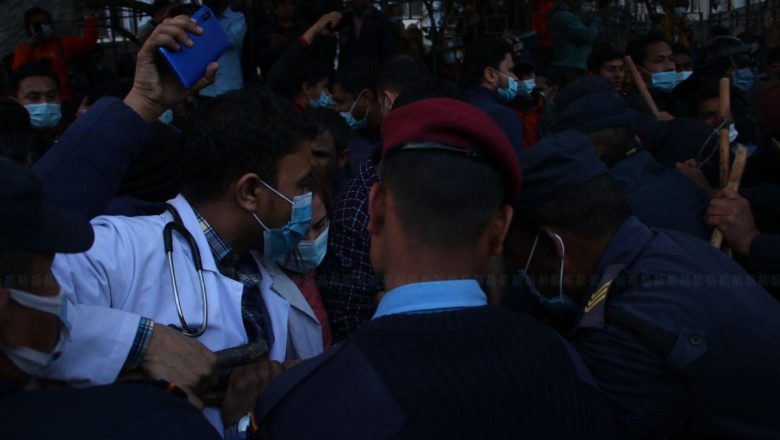 चिकित्सक कुट्ने प्रहरी निलम्वीत