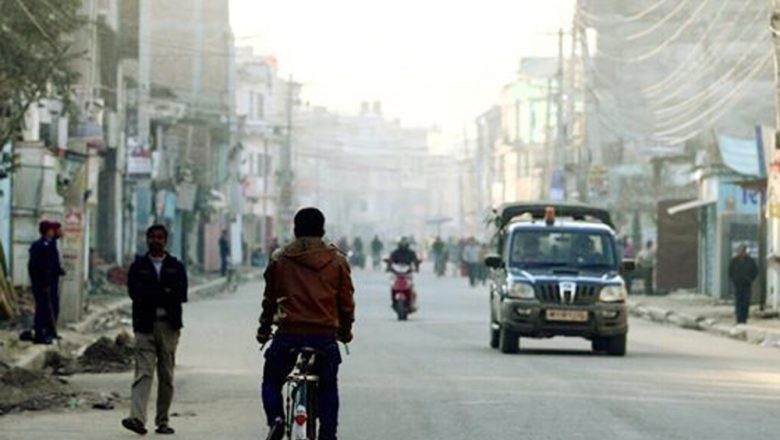 बलात्कार आरोपी युवक हतकडीसहित प्रहरी भ्यानबाट फरार