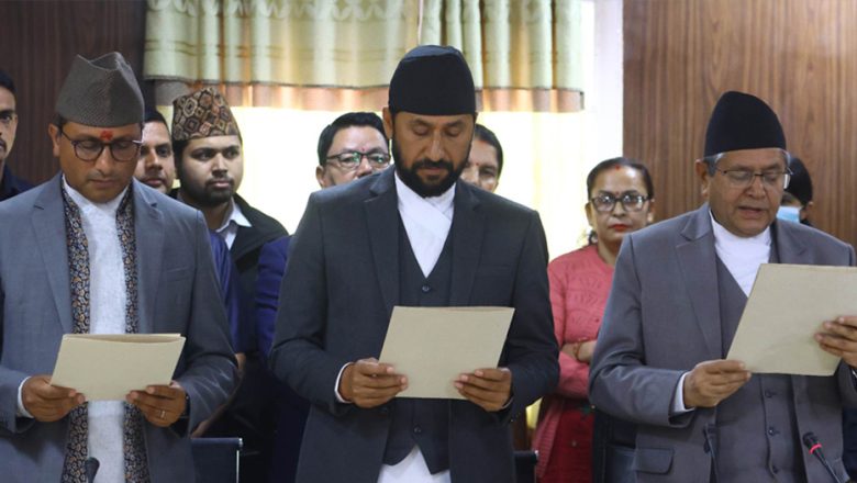 नवनिर्वाचित सांसद रवी र स्वर्णीमले लिए सपथ