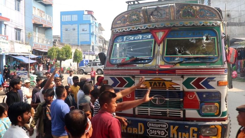 गाईघाट दुर्घटना : बजार तनाव ग्रस्त, सवारी तोडफोड : तस्विर सहित https://wp.me/pbHTHl-gxi