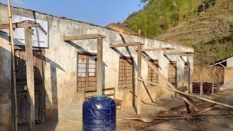 खोटाङमा वर्षा सँगै आएको आवाहुरीले विद्यालयको छाना उडायो