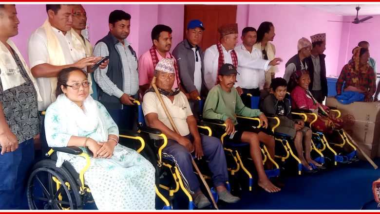 त्रिनपा १५ रानिवासमा ९ थान ह्वील चियर वितरण