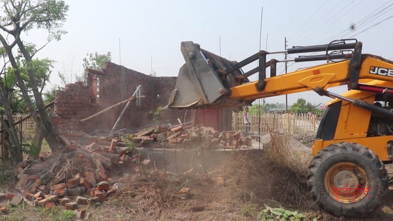 सर्वसाधारणको घरटहरामाथि त्रियुगाको डोजर