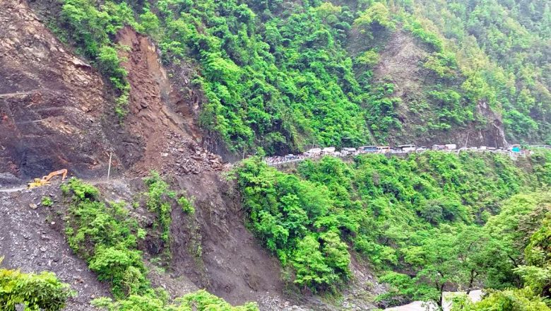 हिजोदेखि नारायणघाट–मुग्लिन सडक अवरुद्ध