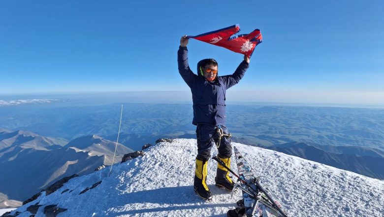 नेपाली युवा युरोपको सर्वोच्च शिखरमा