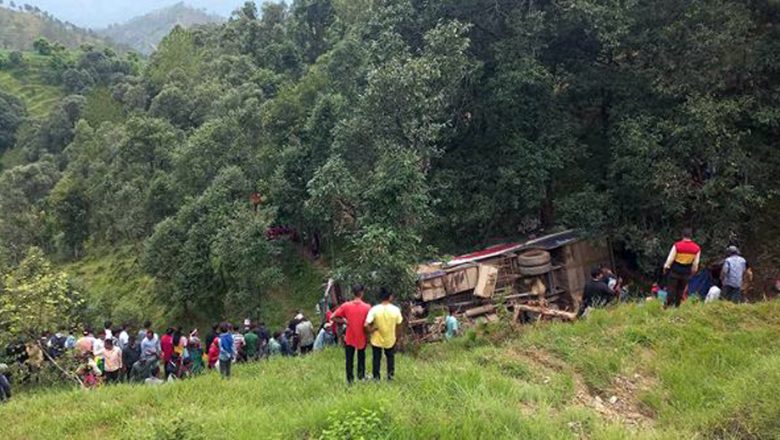 बैतडीमा बस दुर्घटना : एकको मृत्यु, ३९ जना घाईते